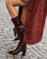 Carregar imagem no visualizador da Galeria, Croco leather ankle boots
