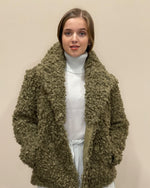Carregar imagem no visualizador da Galeria, Soft fur coat
