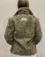 Carregar imagem no visualizador da Galeria, Soft fur coat

